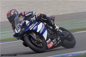 Hayes takes SuperBike race in New Jersey