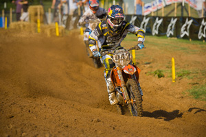 In the second moto Simmonds pulled a better start and came around the first lap in 14th place.