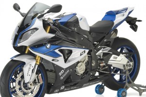 Motorcycle Maniac: 2013 BMW S1000RR HP4 - A Superbike To Beat All Others