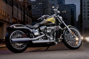 Motorcycle Maniac: 2013 Harley-Davidson CVO Breakout Stands Out