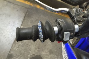 installing dirt bike grips