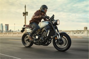 XSR900 gray left side riding2