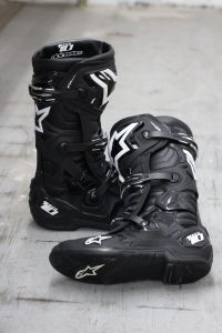 2018 tech hotsell 10 boots